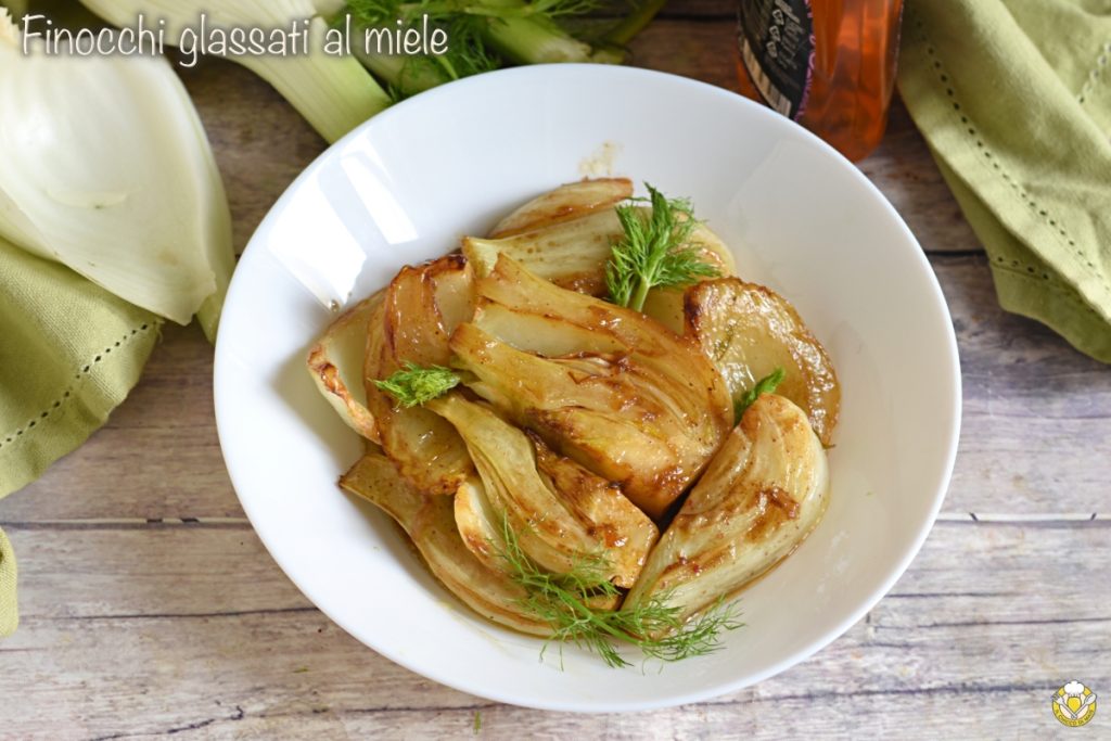 venkel geglaceerd met honing en balsamicoazijn in de pan gekookt, makkelijk en smakelijk recept voor het bereiden van venkel, il chicco di mais