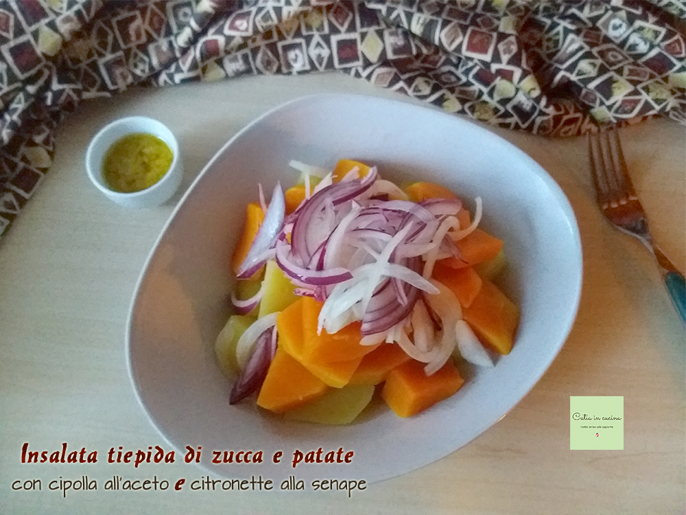 Warme salade van pompoen en aardappelen met ui en mosterd