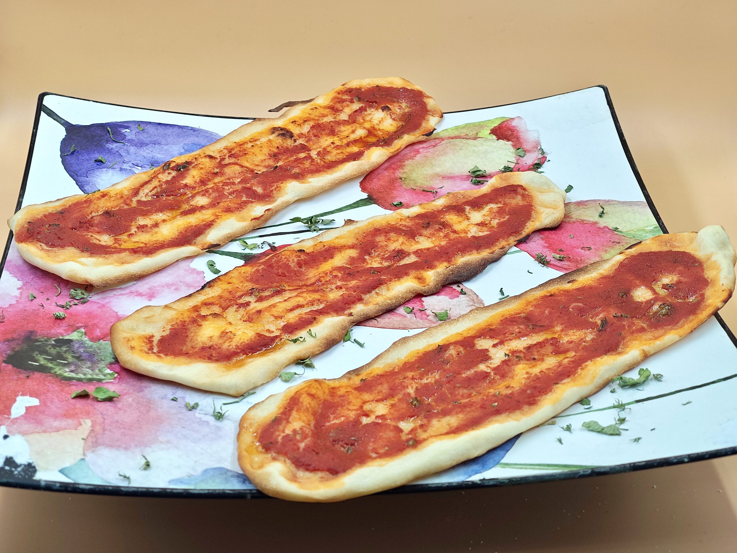 Super knapperige huisgemaakte pizzastengels