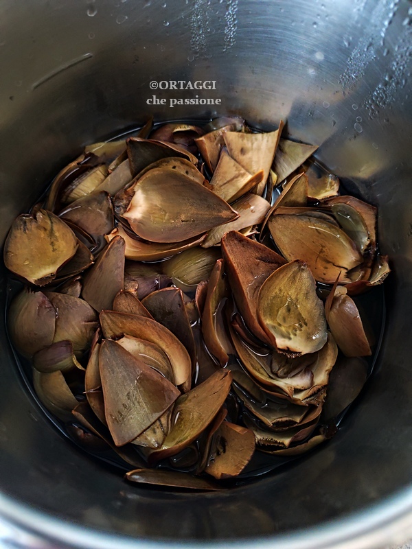 koken van artisjokbladeren