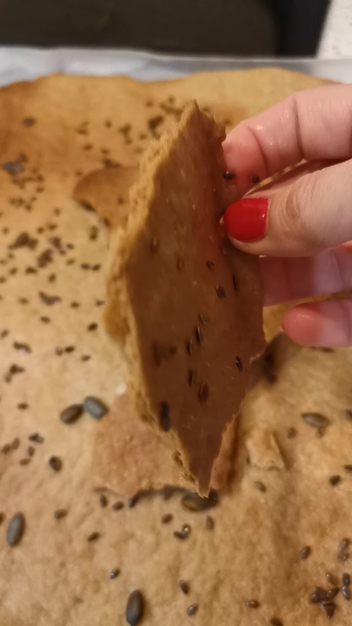 Droge focaccia met rode wijn