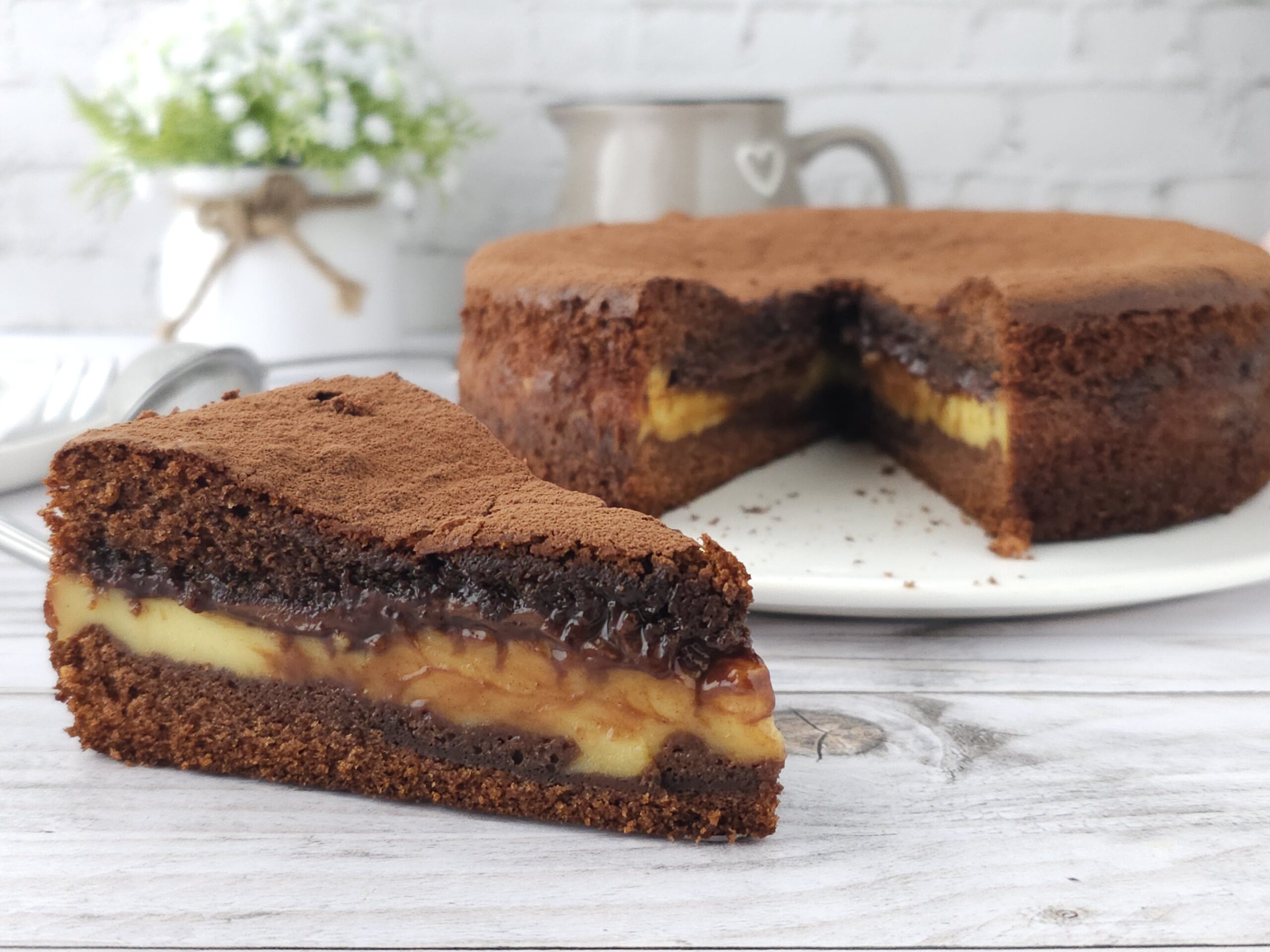 Romige chocoladetaart met banketbakkersroom en Nutella