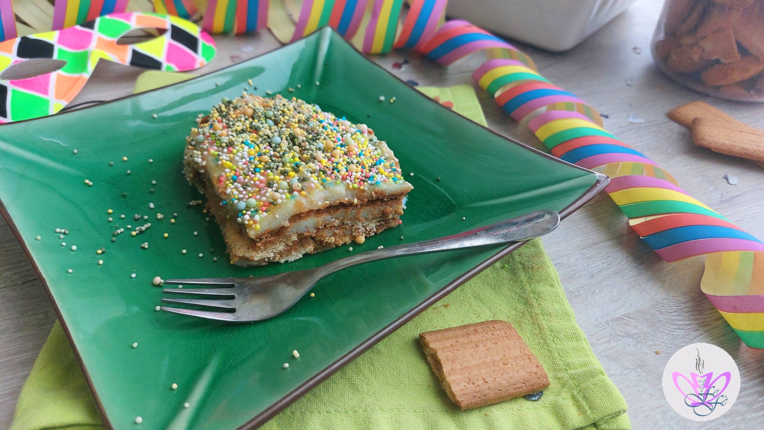 BIANCOMANGIARE MET KOEKJES IN EEN OVENSCHAAL