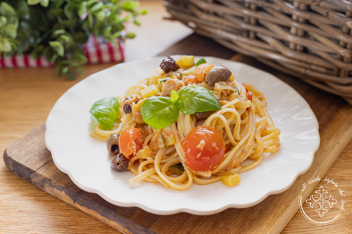 Linguine met tonijn, courgette en cherrytomaatjes