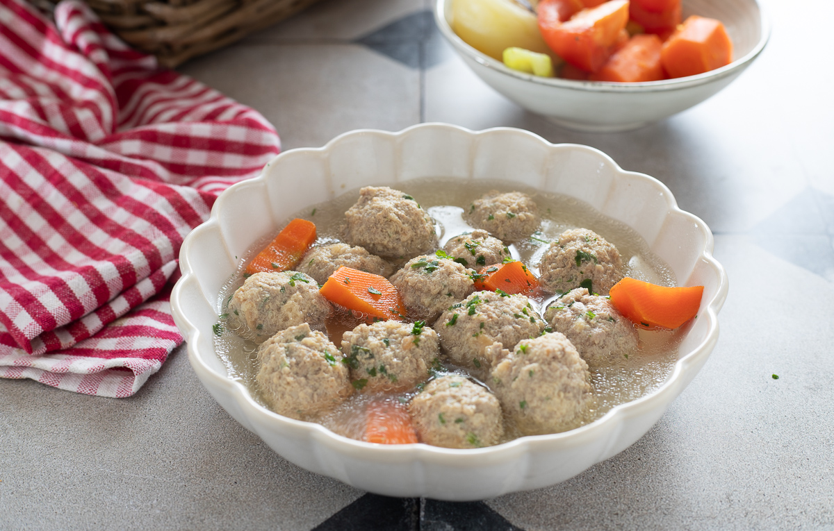 Oma’s gehaktballetjes in bouillon: comfortfood voor de winter