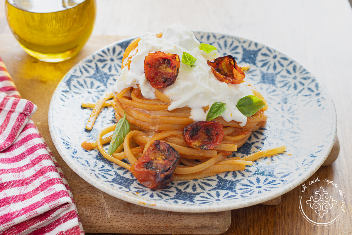 Pasta met crème van confit-cherrytomaatjes en burrata