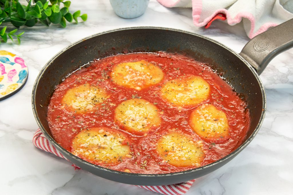 Aardappelen alla pizzaiola in de pan