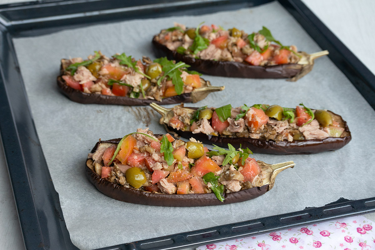 Zomerse aubergines met tonijn en tomaten