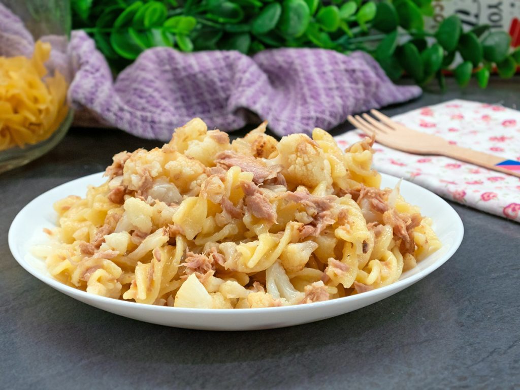 Pasta met bloemkool en tonijn