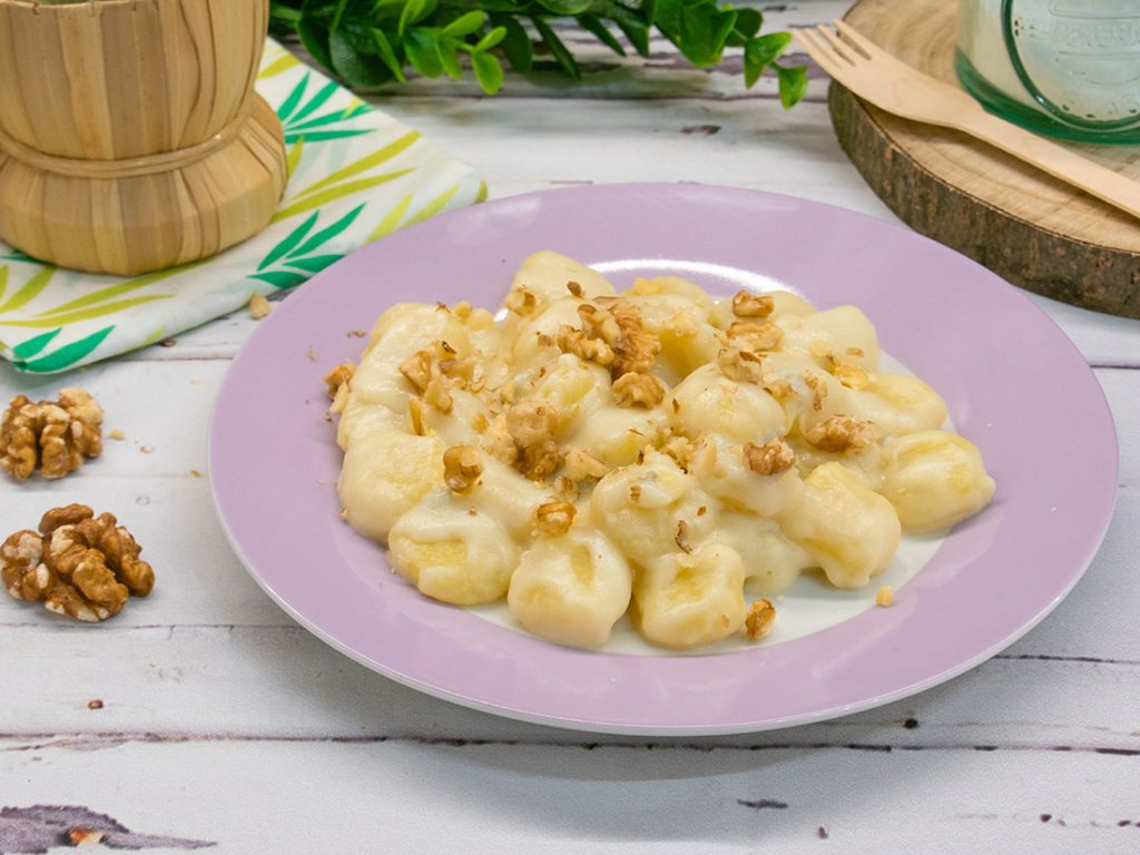 Gnocchi in de pan met gorgonzola en walnoten