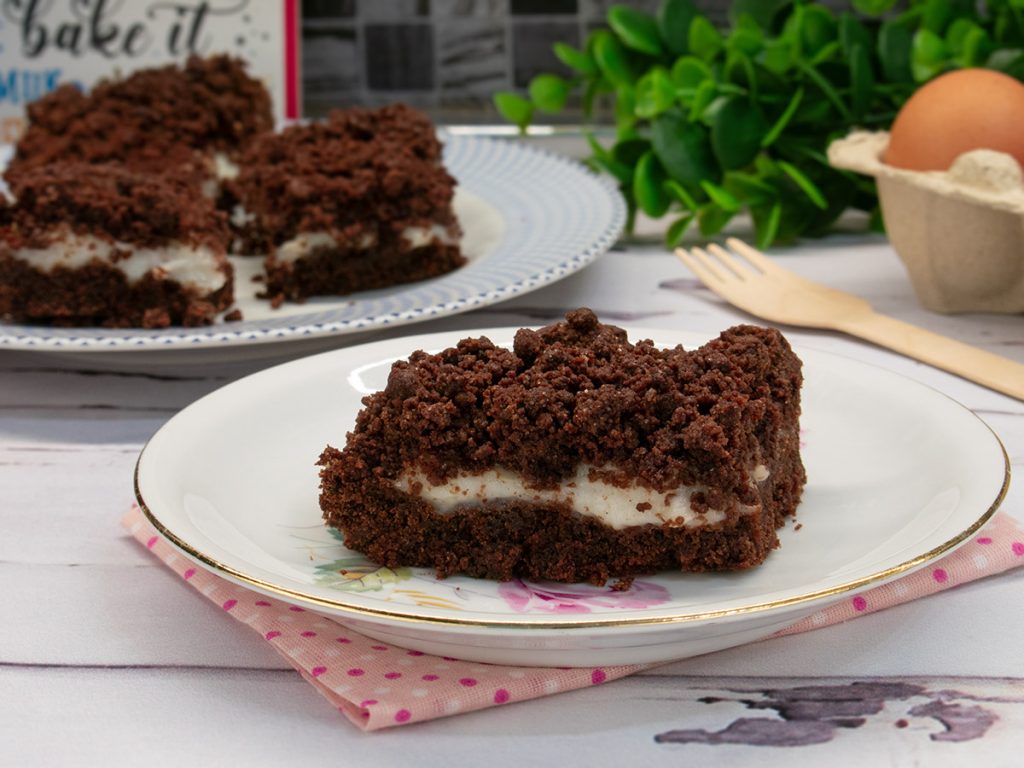 Kruimeltaart met cacao en melkcrème