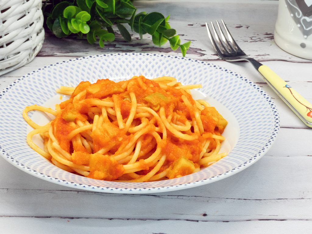 Spaghetti met paprikasaus