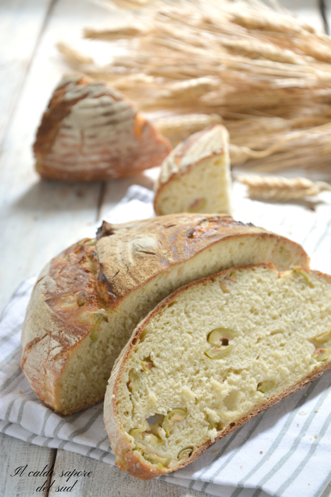 Supermakkelijk olijvenbrood met bakkersgist