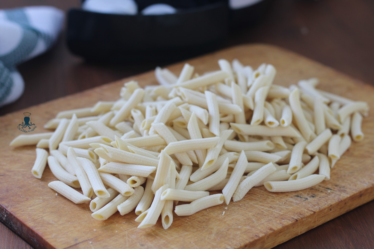 Graanpasta van harde tarwe met pastamachine