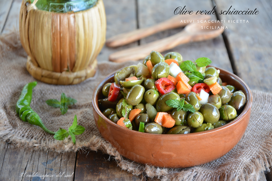 Geplette groene olijven of alivi scacciati recept Siciliaans