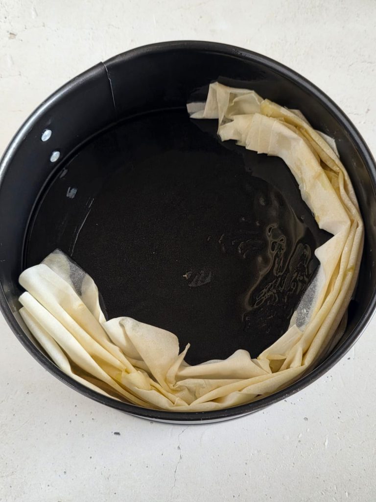 Hartige filodeegtaart met courgette, spek en kaas