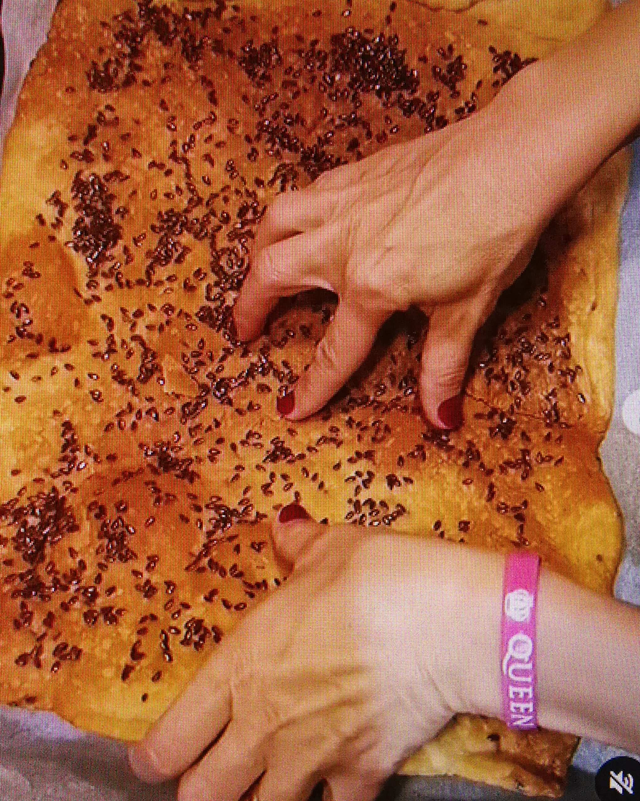 Droge focaccia met lijnzaad