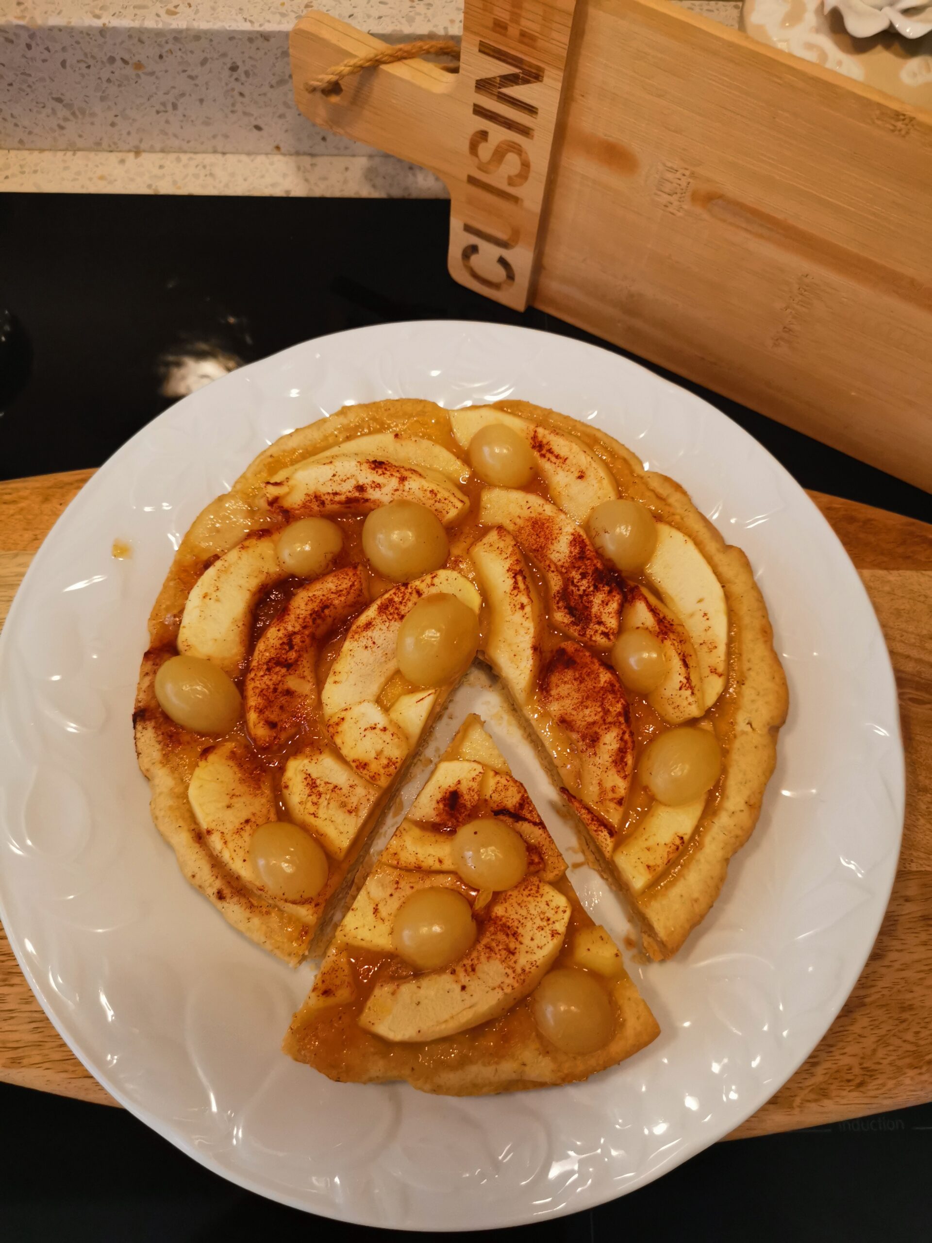 Taart met jam en appels