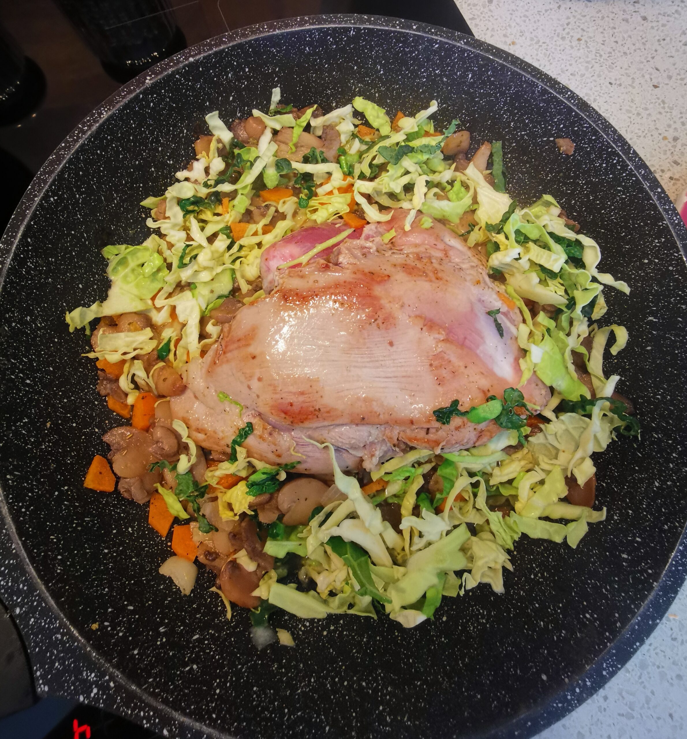 Kalkoen met savooiekool en champignons