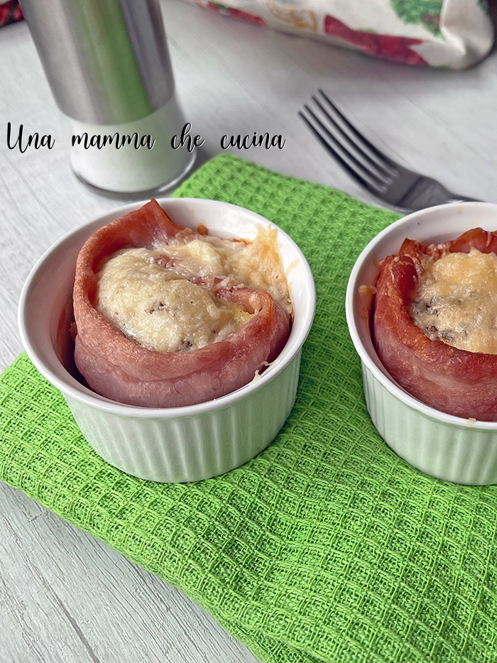 Ei met ham in een bakje in een airfryer