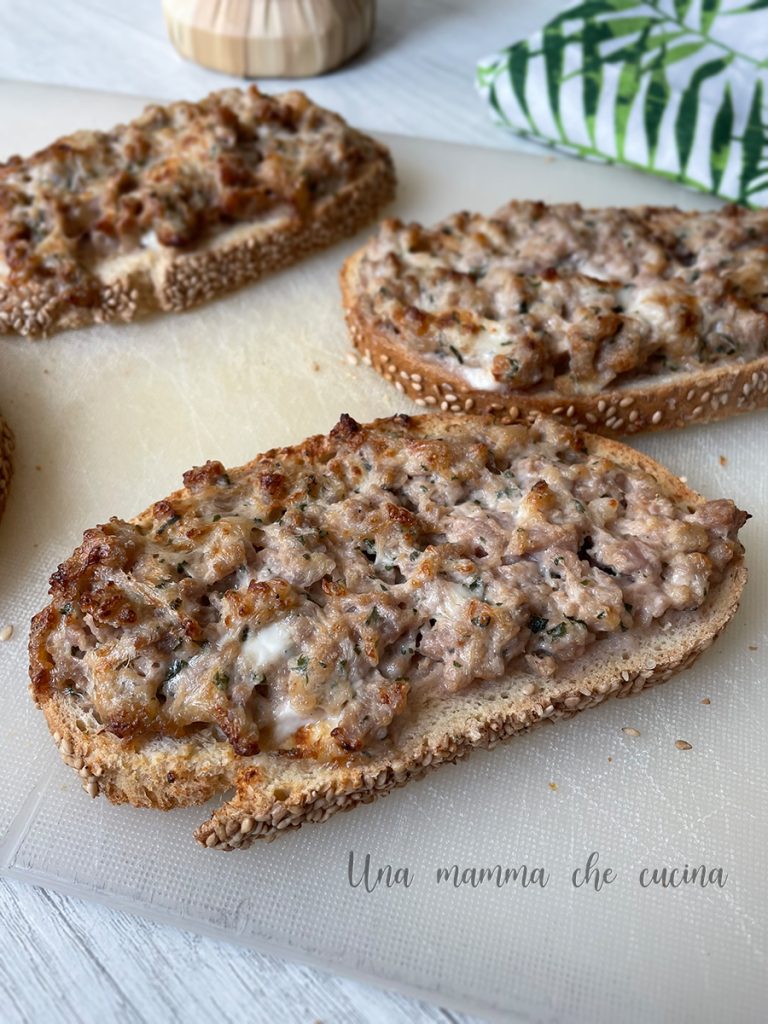 Bruschetta met worst en stracchino in de airfryer