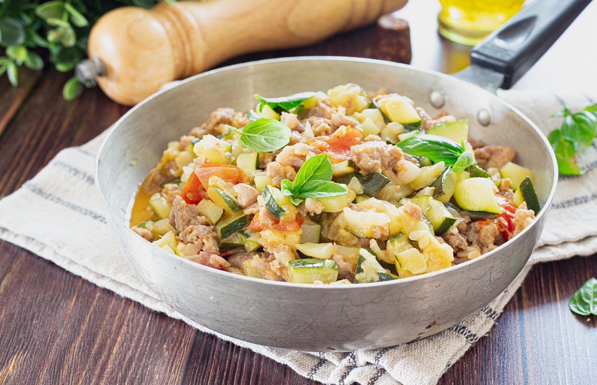 Salsiccia en courgette pastasaus
