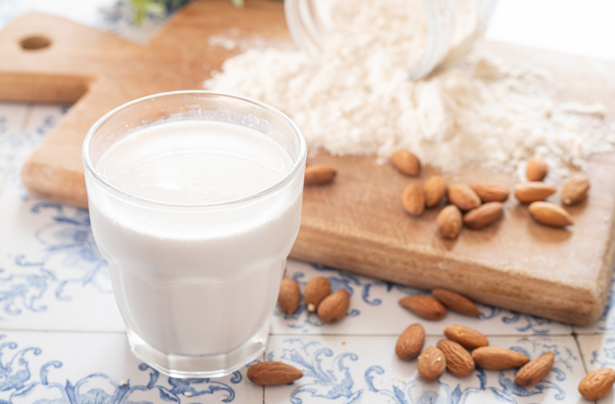 Zelfgemaakte Siciliaanse amandelmelk