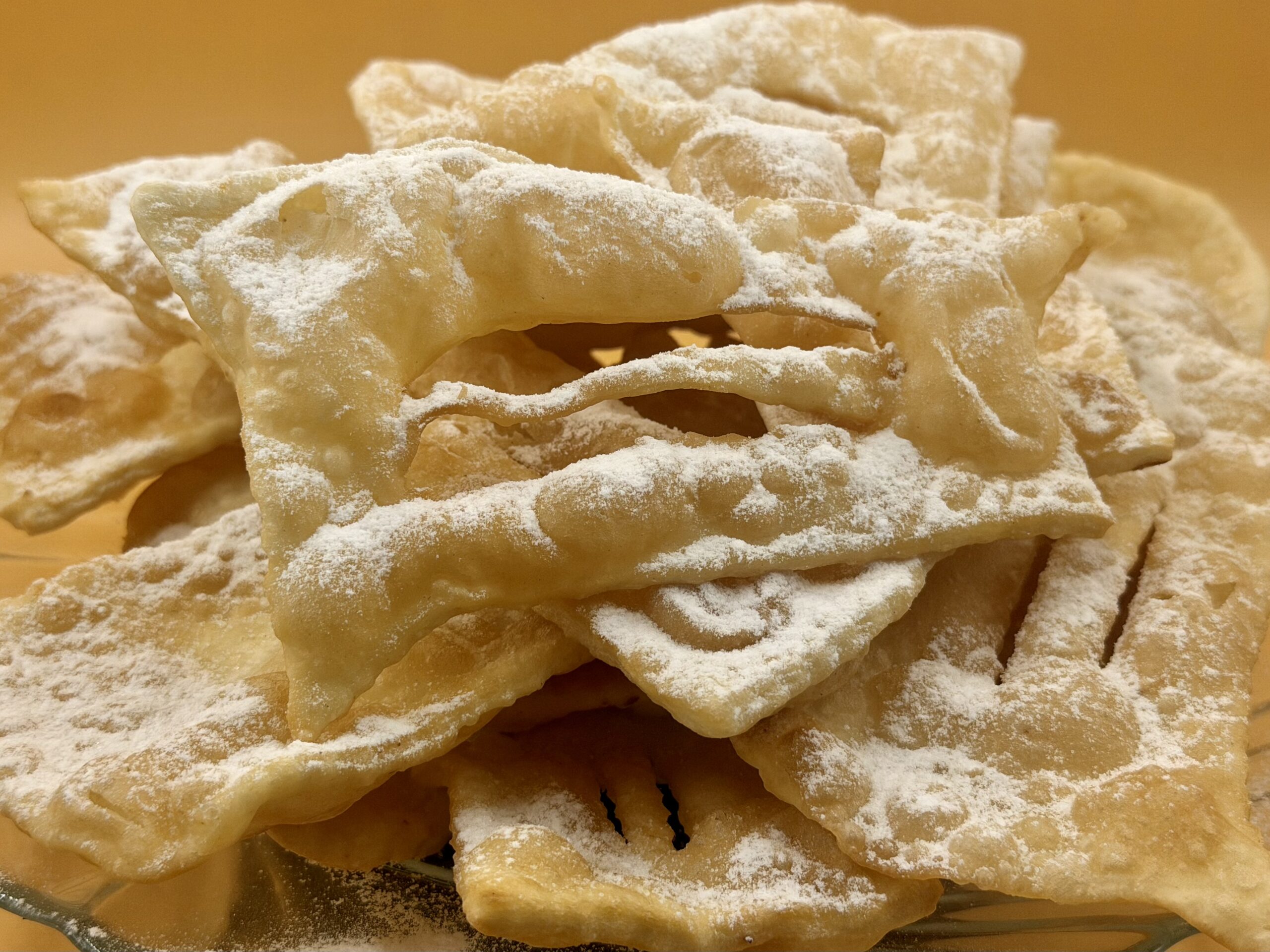 Chiacchiere zonder eieren en zonder lactose die vol bubbels zijn