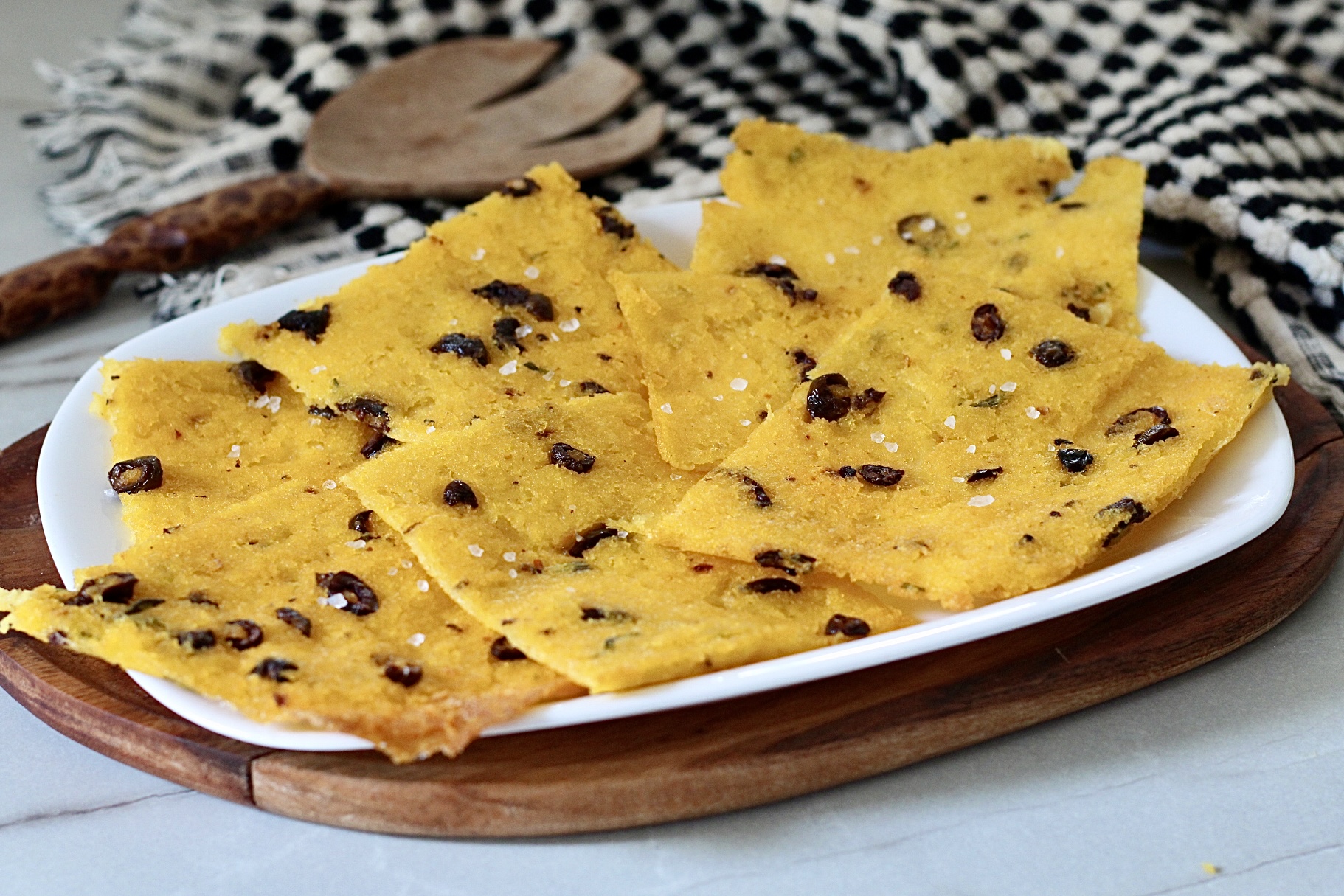 Krokante polenta schiacciata, licht, goedkoop en zo lekker.