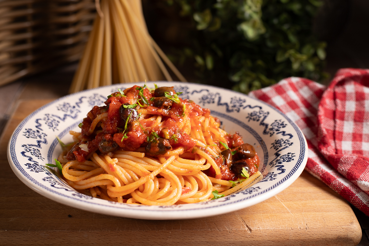 Spaghetti alla puttanesca: het traditionele huisrecept, smaakvol en snel