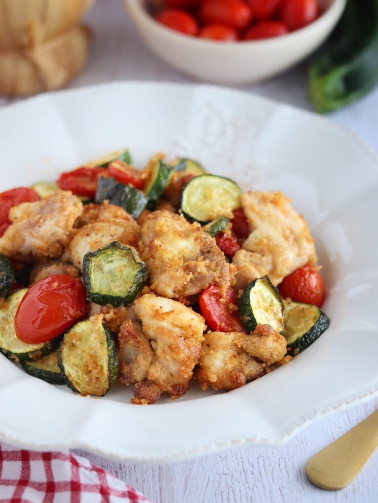 Kip met courgettes en cherrytomaatjes in de airfryer