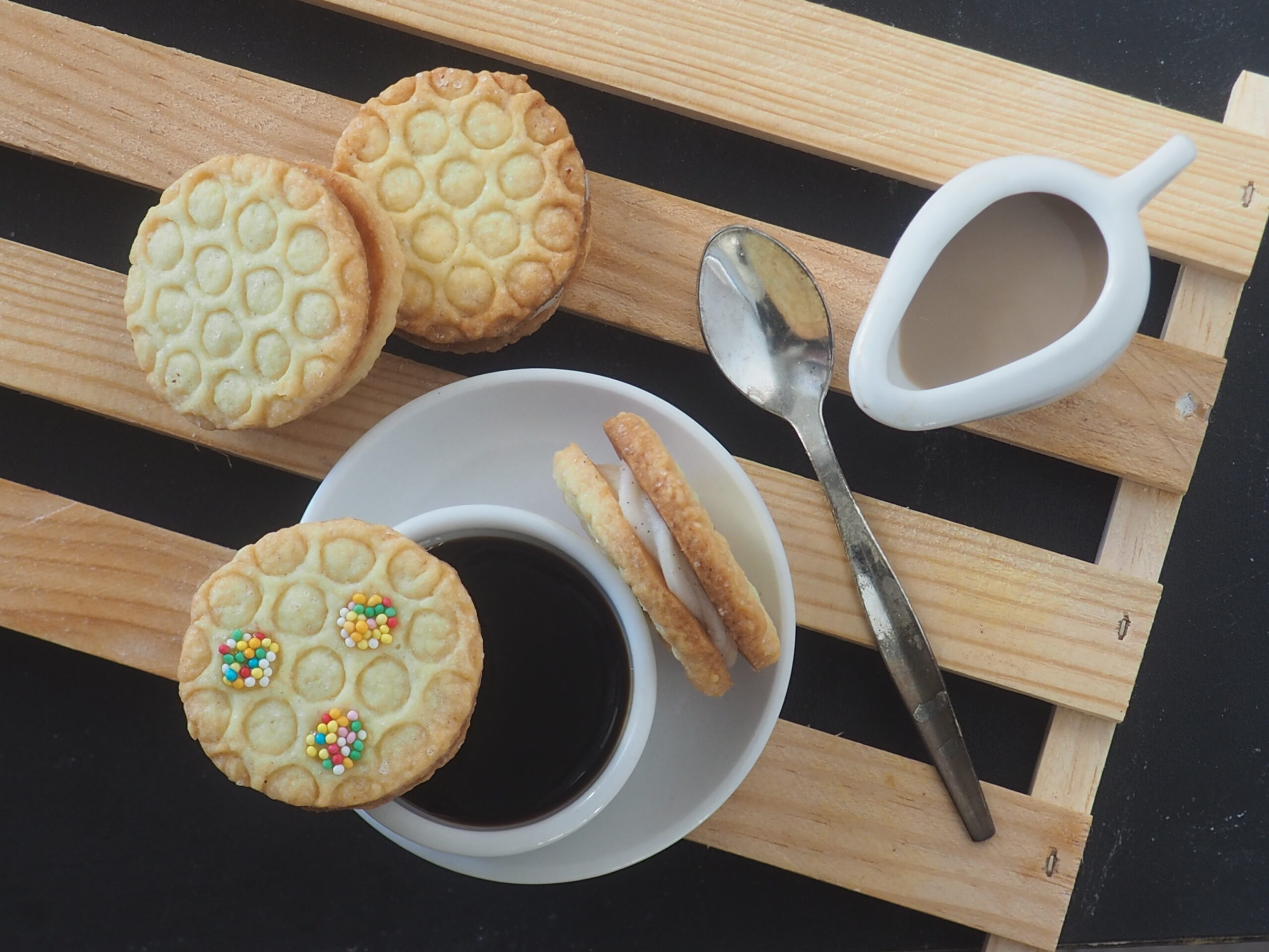 Zandkoekjes gevuld met botercrème