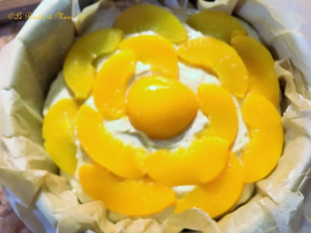 Taart met perziken in siroop