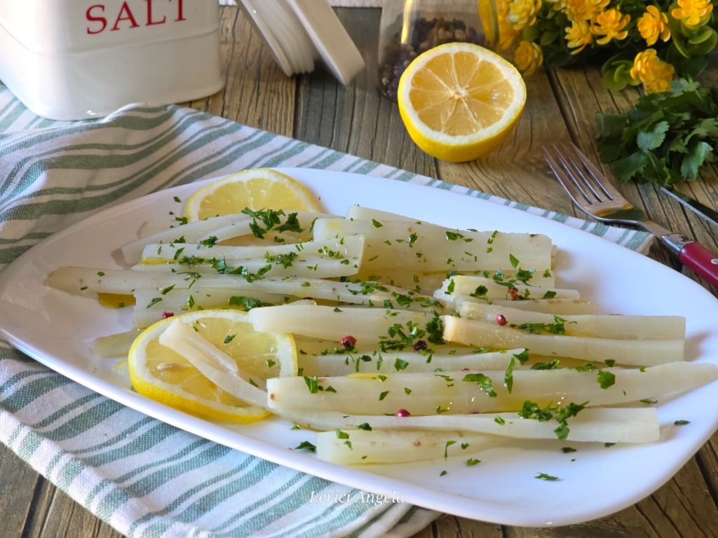 Salade van Cichorei Wortels met roze peper en citroen dressing