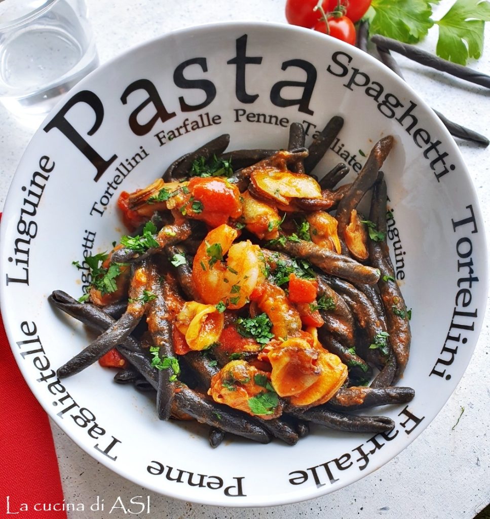 arrabbiata van de zee met fileja in inktvisinkt