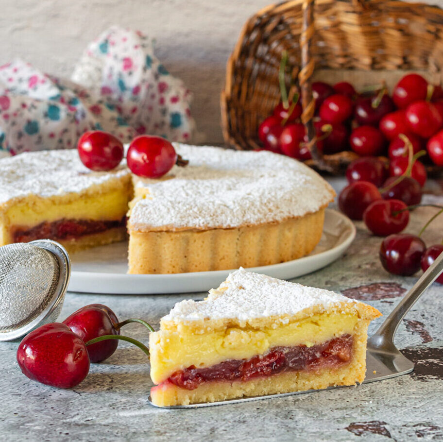 Crostata met banketbakkersroom en kersen
