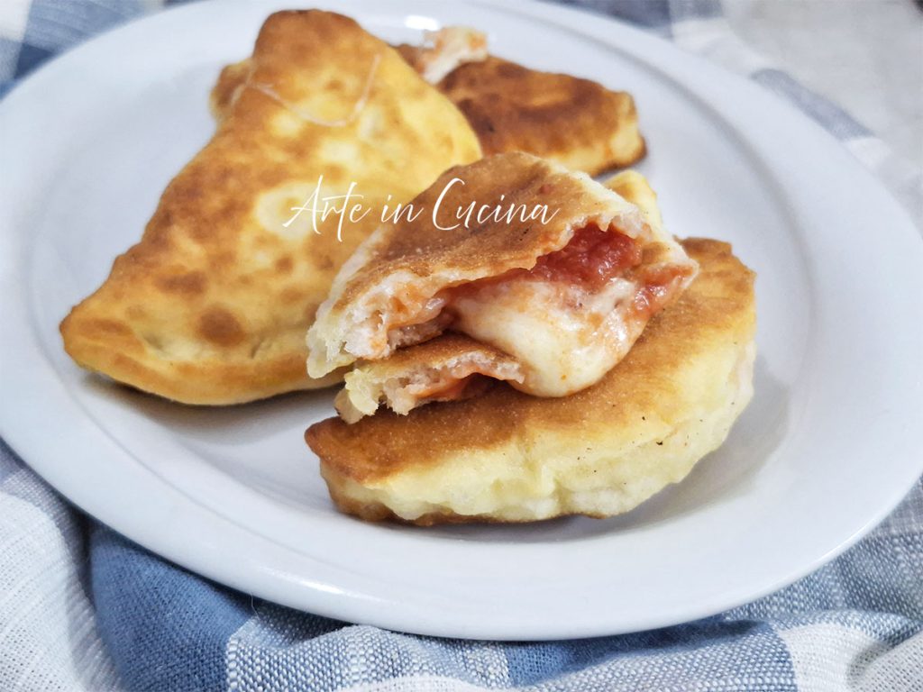 GEBAKKEN NAPOLITAANSE CALZONI