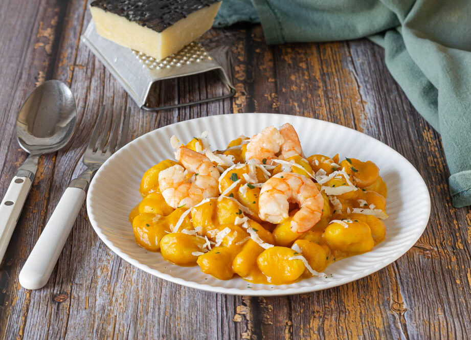 Gnocchi met pompoencrème, grote garnalen en pecorino
