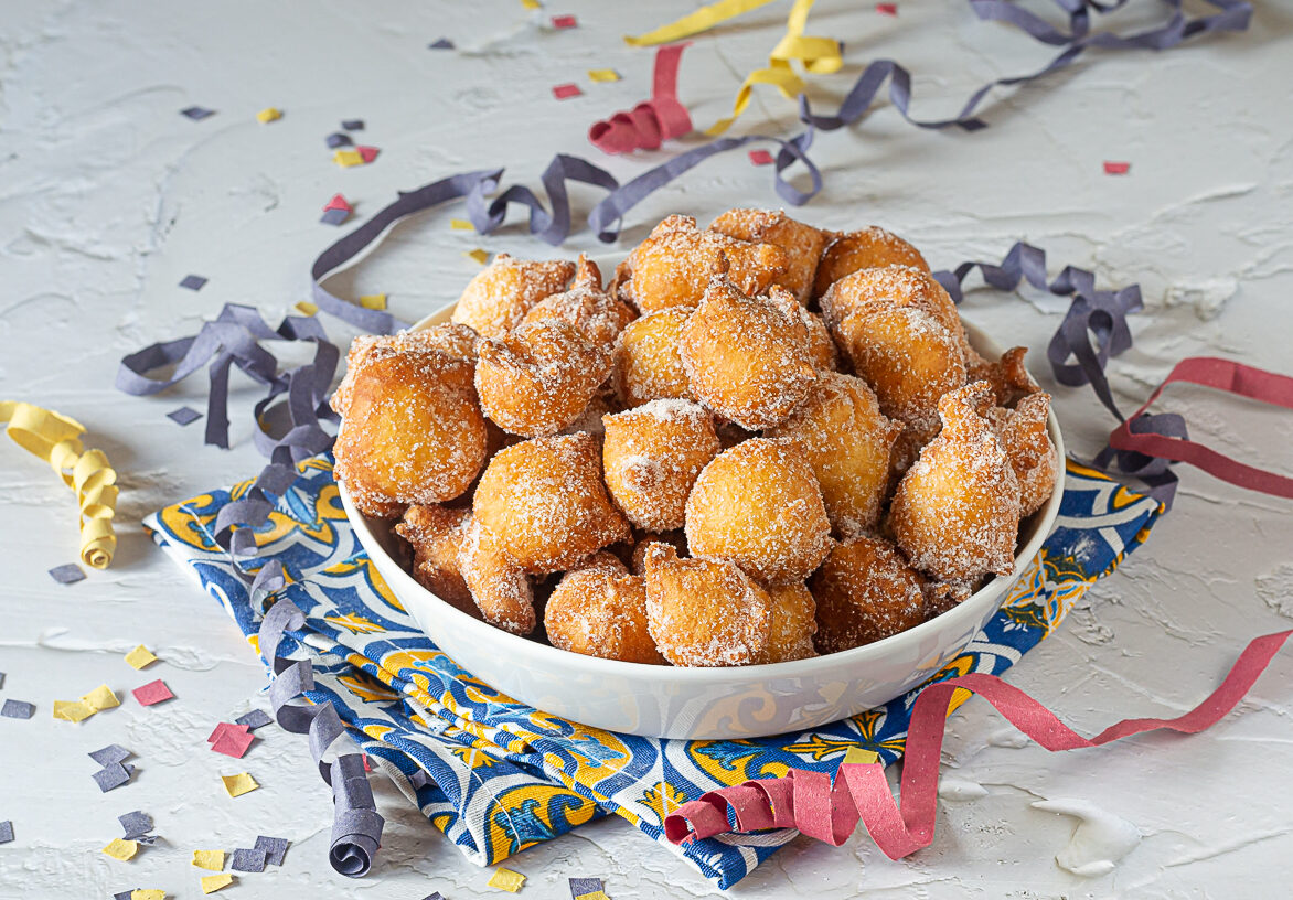 Karnavalballetjes met yoghurt en sinaasappel