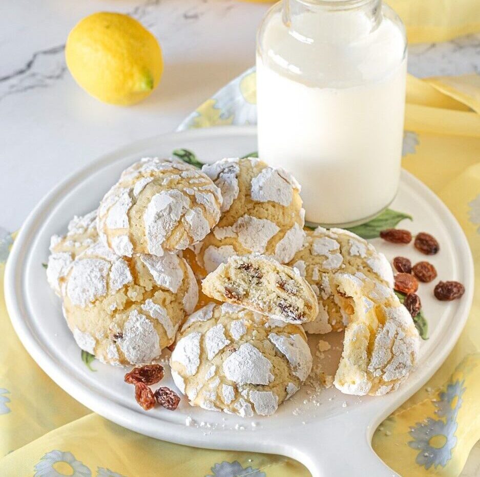Koekjes met citroen en rozijnen