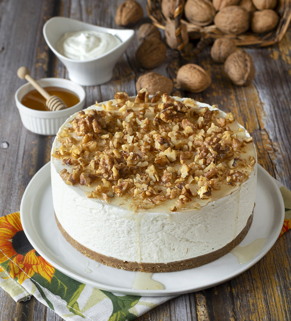 Koude taart met Griekse yoghurt, walnoten en honing