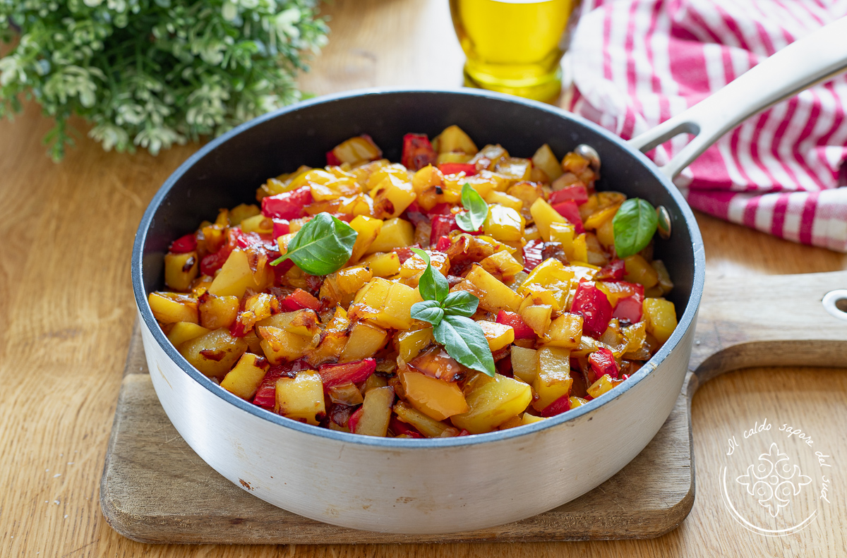 Paprika’s en aardappelen in de pan