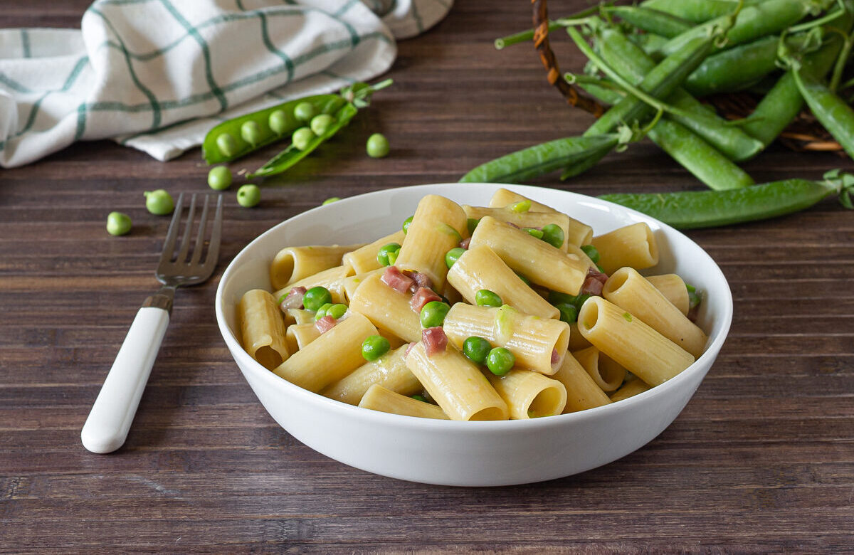 Pasta met ham en erwten