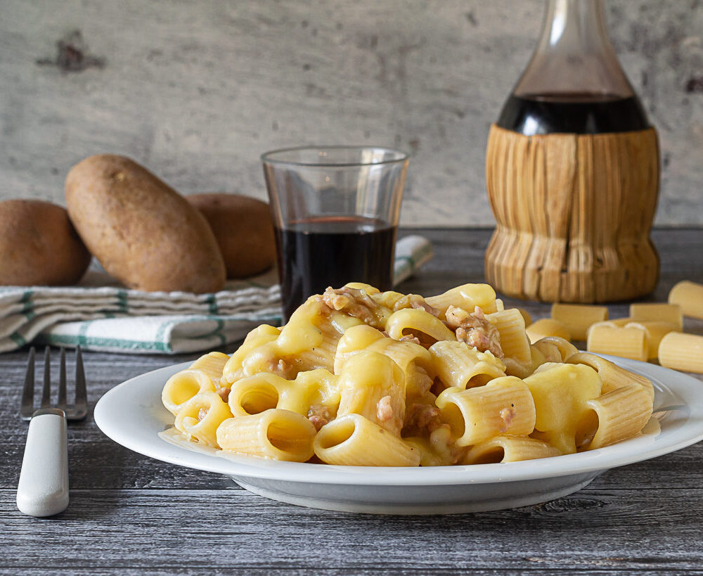 Pasta met aardappelcrème en worst