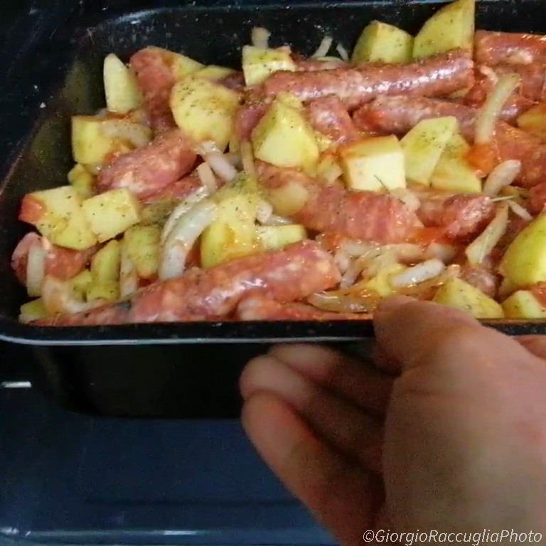 recept voor worst en aardappelen alla pizzaiola