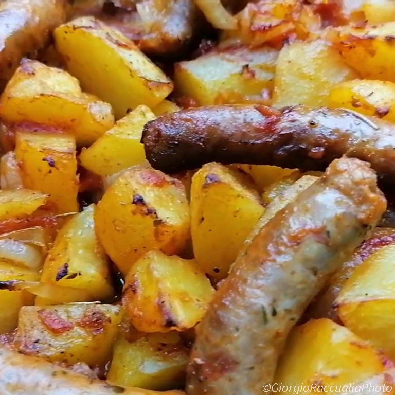 recept voor worst en aardappelen alla pizzaiola