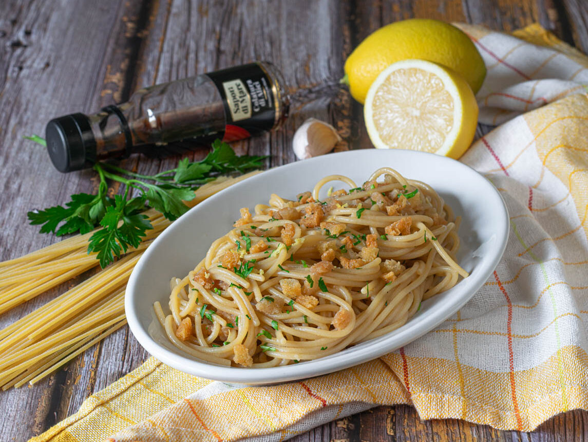 Spaghetti met colatura van ansjovis en citroen