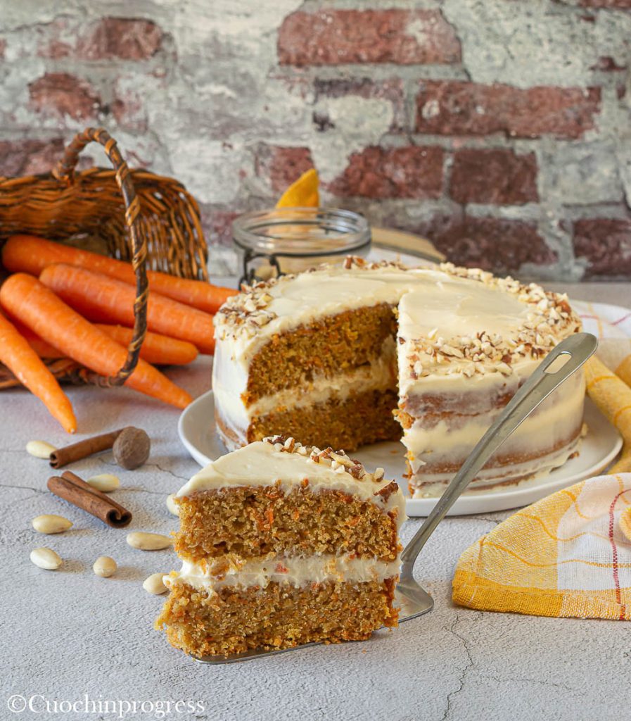 worteltaart met witte chocoladefrosting