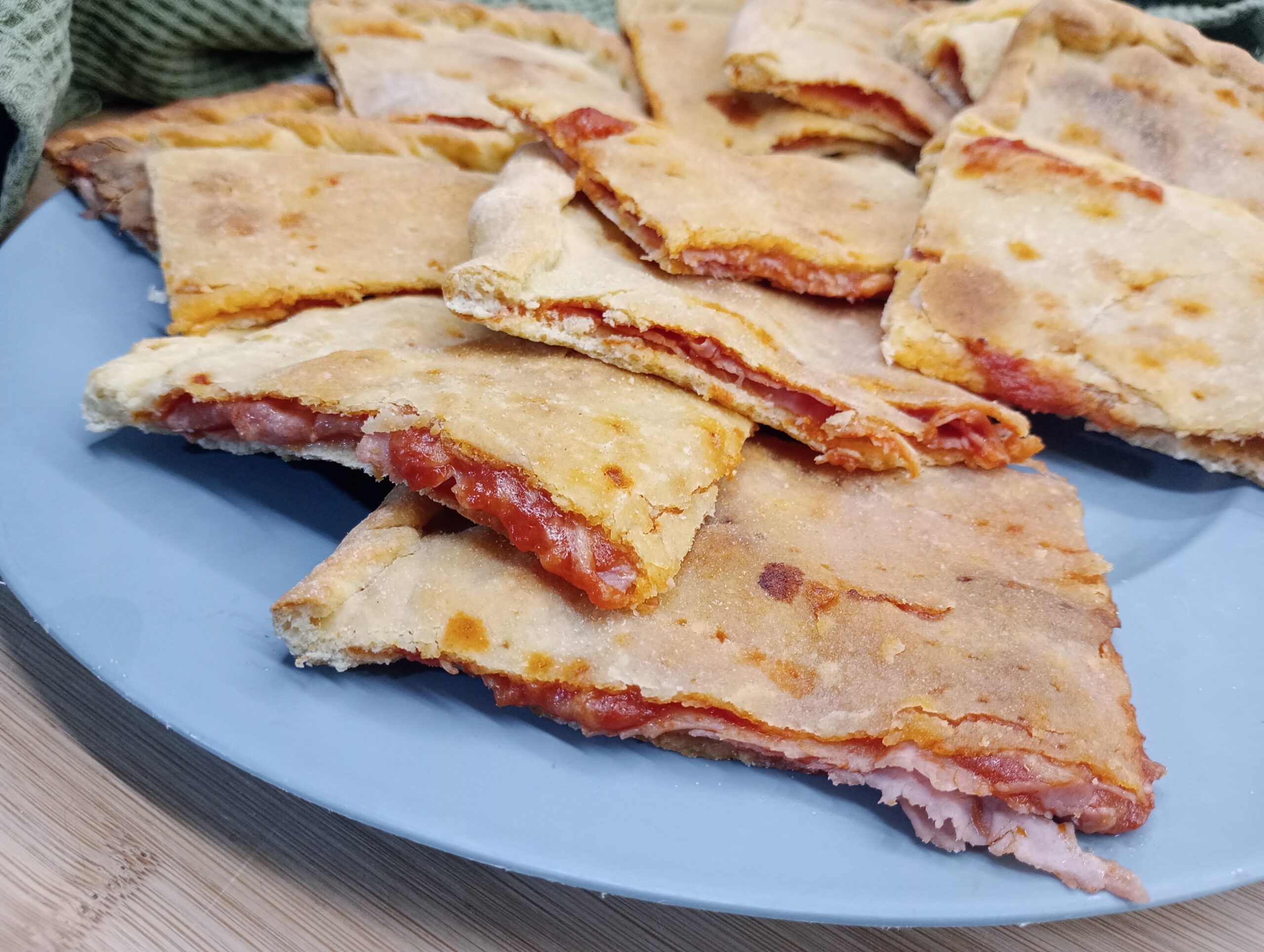 Gevulde schiacciata met semolina: Krokant en smaakvol