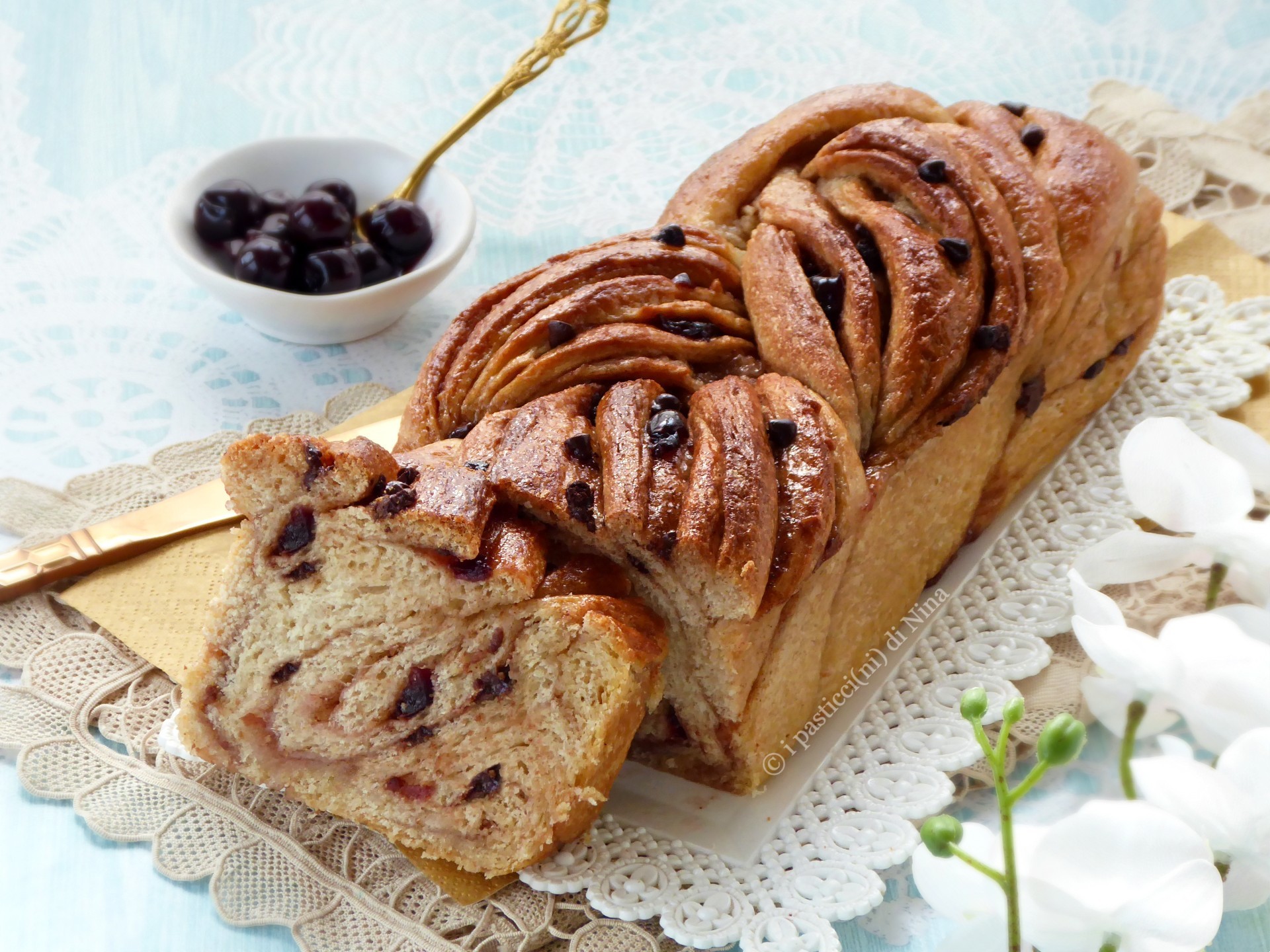 BABKA MET CHOCOLADE EN AMARENE
